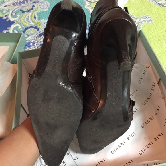 Gianni Bini brown leather bootie heels size 7.5 - Picture 4 of 4